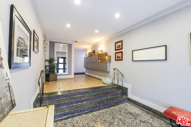 property at 425 S Kenmore Ave