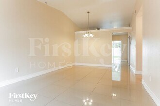 7681 NW 181st Terrace in Hialeah, FL - Building Photo - Building Photo