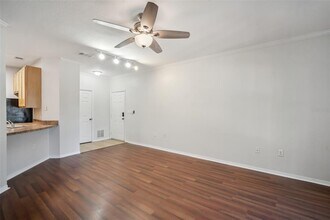10019 Courtney Palms Blvd in Tampa, FL - Building Photo - Building Photo