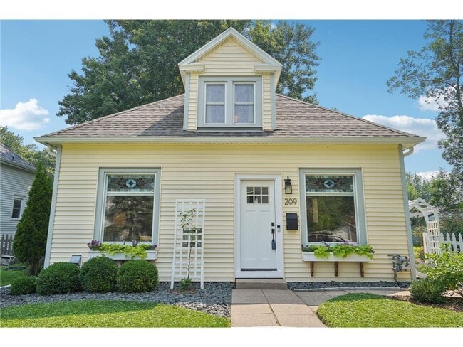 property at 209 8th Ave N
