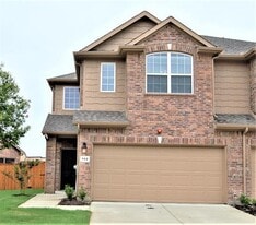 142 Barrington Ln in Lewisville, TX - Building Photo