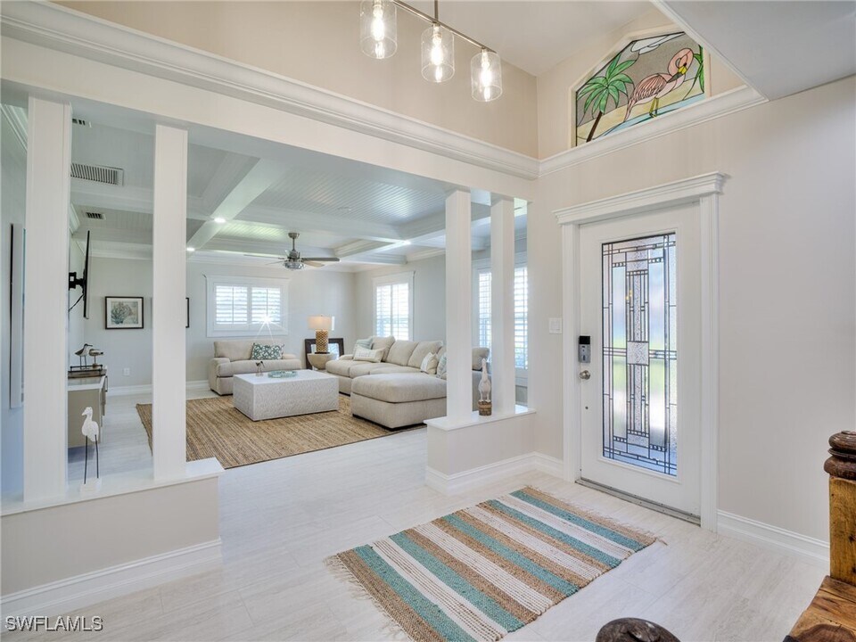175 6th St in Bonita Springs, FL - Building Photo