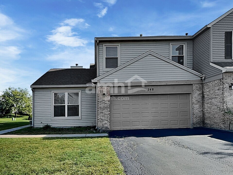 248 Picardy Ln in Bolingbrook, IL - Foto de edificio