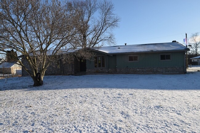 property at 2803 Walnut Dr