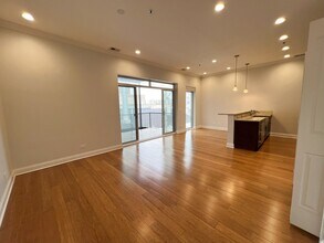 1002 W Van Buren St in Chicago, IL - Building Photo - Building Photo