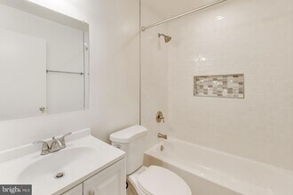 18 Indian Hills Ct in Rockville, MD - Foto de edificio - Building Photo