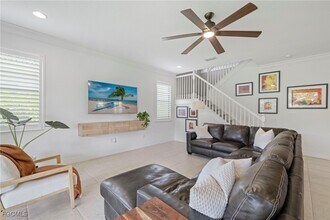 10099 Windy Pointe Ct in Ft. Myers, FL - Building Photo - Building Photo