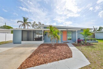6318 21st Ave N in St. Petersburg, FL - Building Photo - Building Photo