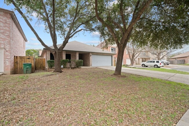 6315 Regency Crest in San Antonio, TX - Building Photo - Building Photo