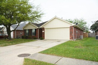 10011 NW Park Pl Dr in Houston, TX - Building Photo - Building Photo