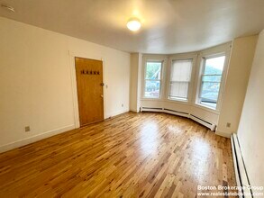 1574 Tremont St in Boston, MA - Foto de edificio - Building Photo