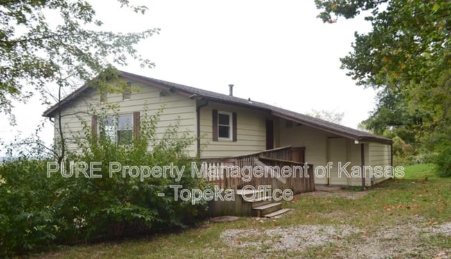 property at 1702 N 466th Rd