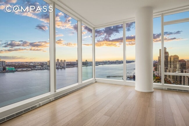 30 Riverside Blvd in New York, NY - Building Photo - Building Photo