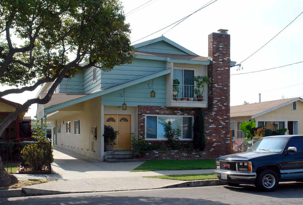 222 W Lime St in Inglewood, CA - Building Photo