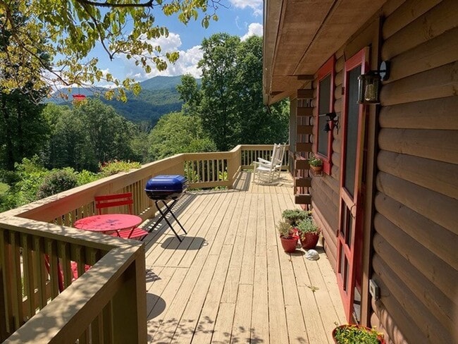 3543 Dark Ridge Rd in Sylva, NC - Building Photo - Building Photo