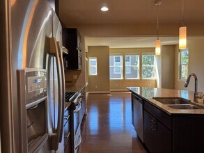 10723 NE 65th Ln in Kirkland, WA - Building Photo - Building Photo
