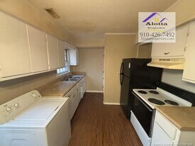 4212 S Dowfield Dr in Fayetteville, NC - Building Photo