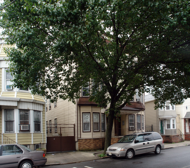 178 Pacific St in Newark, NJ - Building Photo - Building Photo