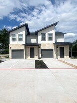 700 Horseshoe Dr in Leander, TX - Building Photo