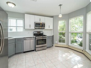 30 A Hickory Rd in Sands Point, NY - Foto de edificio - Building Photo