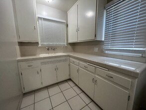 300 S Oak Knoll Ave in Pasadena, CA - Building Photo - Building Photo