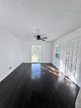 2250 Mail Ave in Dallas, TX - Building Photo - Building Photo