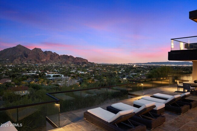 6901 N Highlands Dr in Paradise Valley, AZ - Building Photo - Building Photo