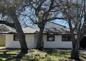 408 Gardenia St in Lake Jackson, TX - Building Photo