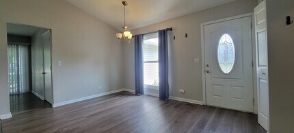336 Burr Oak Cir in Cary, IL - Building Photo - Building Photo