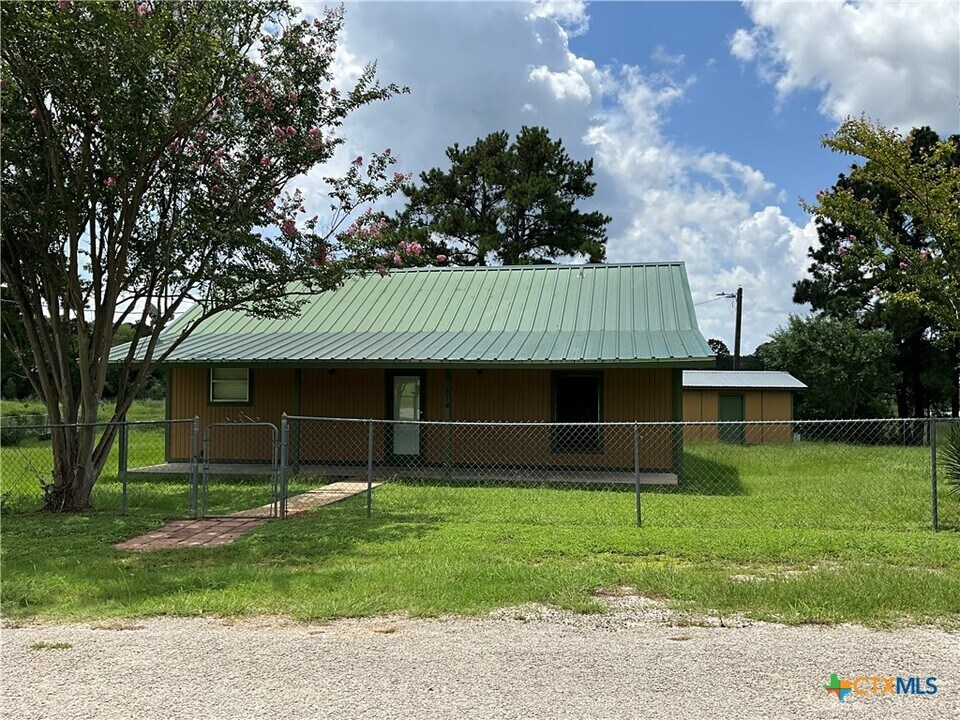 114 Shore Front Dr in Bastrop, TX - Building Photo