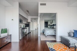 801 Bay St. in Toronto, ON - Building Photo