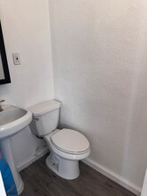 8557 Juniper Ave in Fontana, CA - Foto de edificio - Building Photo