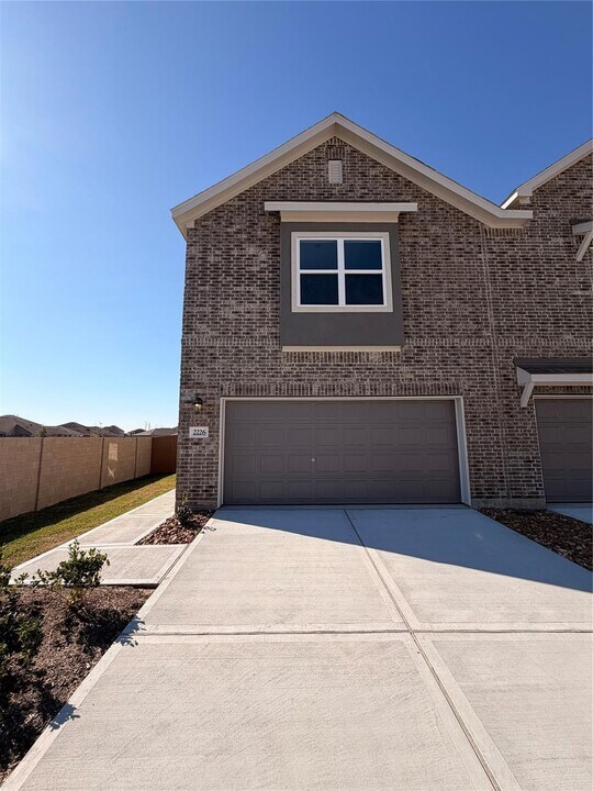 2226 Salinas Dr in Rosharon, TX - Building Photo