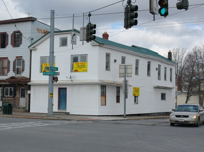 5257 Seneca St in Vernon, NY - Foto de edificio - Building Photo