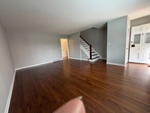 1332 Greenwillow Ln in Glenview, IL - Building Photo - Building Photo