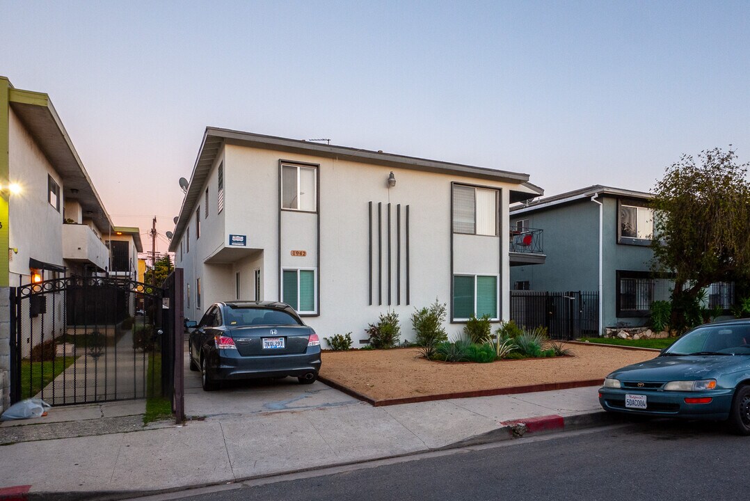 1942 S Sherbourne Dr in Los Angeles, CA - Building Photo