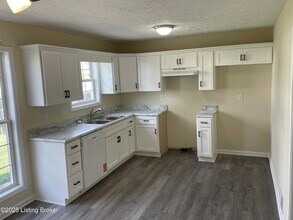 9630 Combs Ln in Louisville, KY - Building Photo - Building Photo