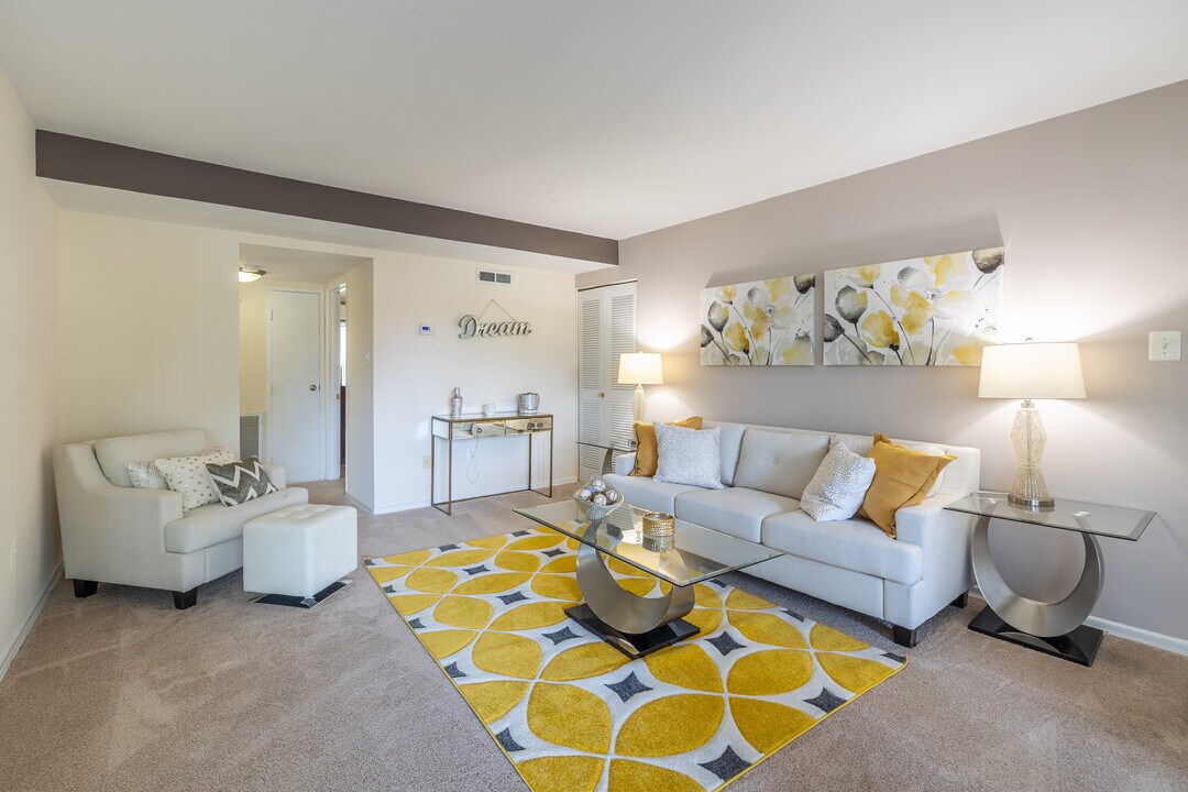 Meadow Woods in Alexandria, VA - Foto de edificio
