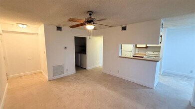 5612 Rock Island Rd, Unit 146 in Tamarac, FL - Foto de edificio - Building Photo