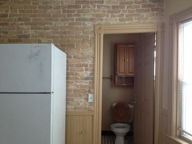 1174 N Main St, Unit 1 in Providence, RI - Building Photo - Building Photo