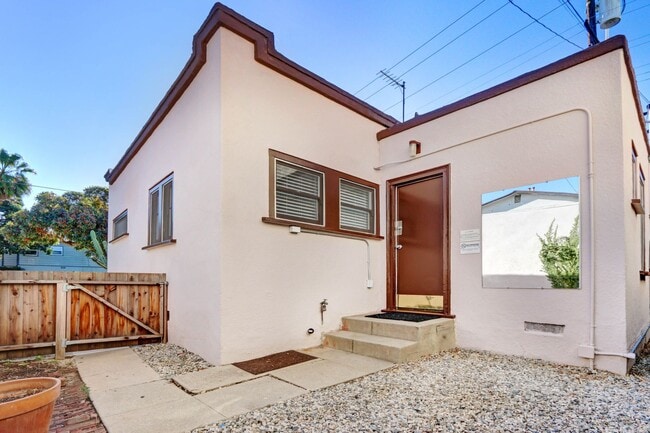 2719 Broadway Ave in Santa Monica in Santa Monica, CA - Building Photo - Building Photo