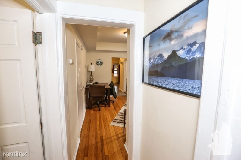 2231 N Sawyer Ave-Unit -# 2 in Chicago, IL - Building Photo