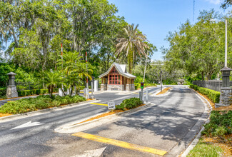 Forest Lake in Lutz, FL - Foto de edificio - Building Photo