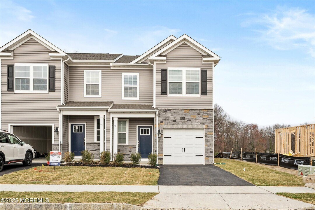 37 Alexander Wy in Mount Holly, NJ - Building Photo