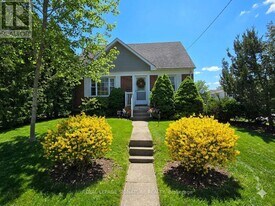 1 Milne Ave in Toronto, ON - Building Photo