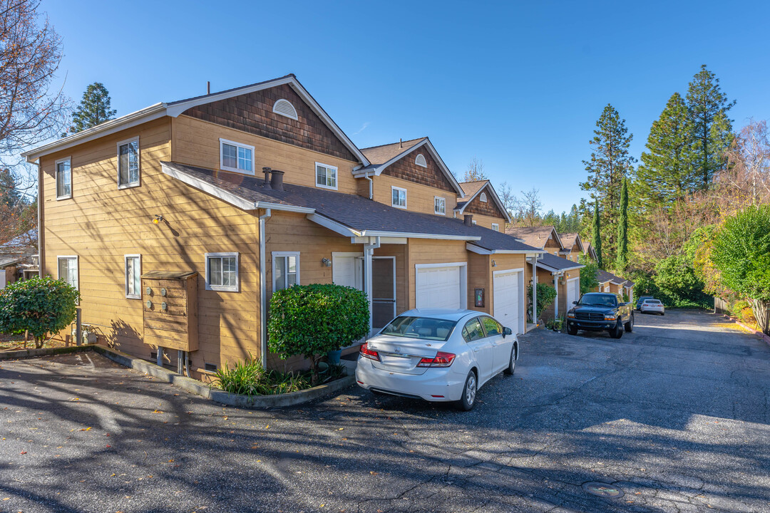 322 Pleasant St in Grass Valley, CA - Building Photo