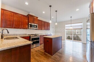 112 Waterbury Cir in Schaumburg, IL - Foto de edificio - Building Photo