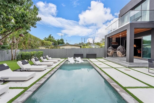 76 NW 44th St in Miami, FL - Building Photo - Building Photo