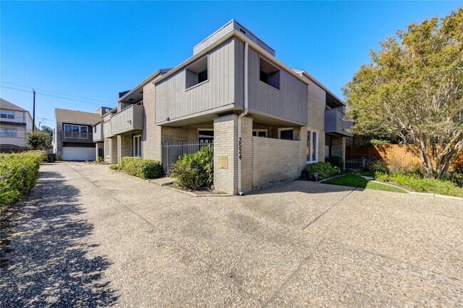 2524 Nantucket Dr in Houston, TX - Building Photo - Building Photo