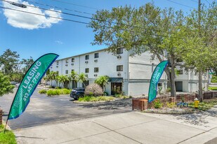 Seminole Vista in Seminole, FL - Building Photo